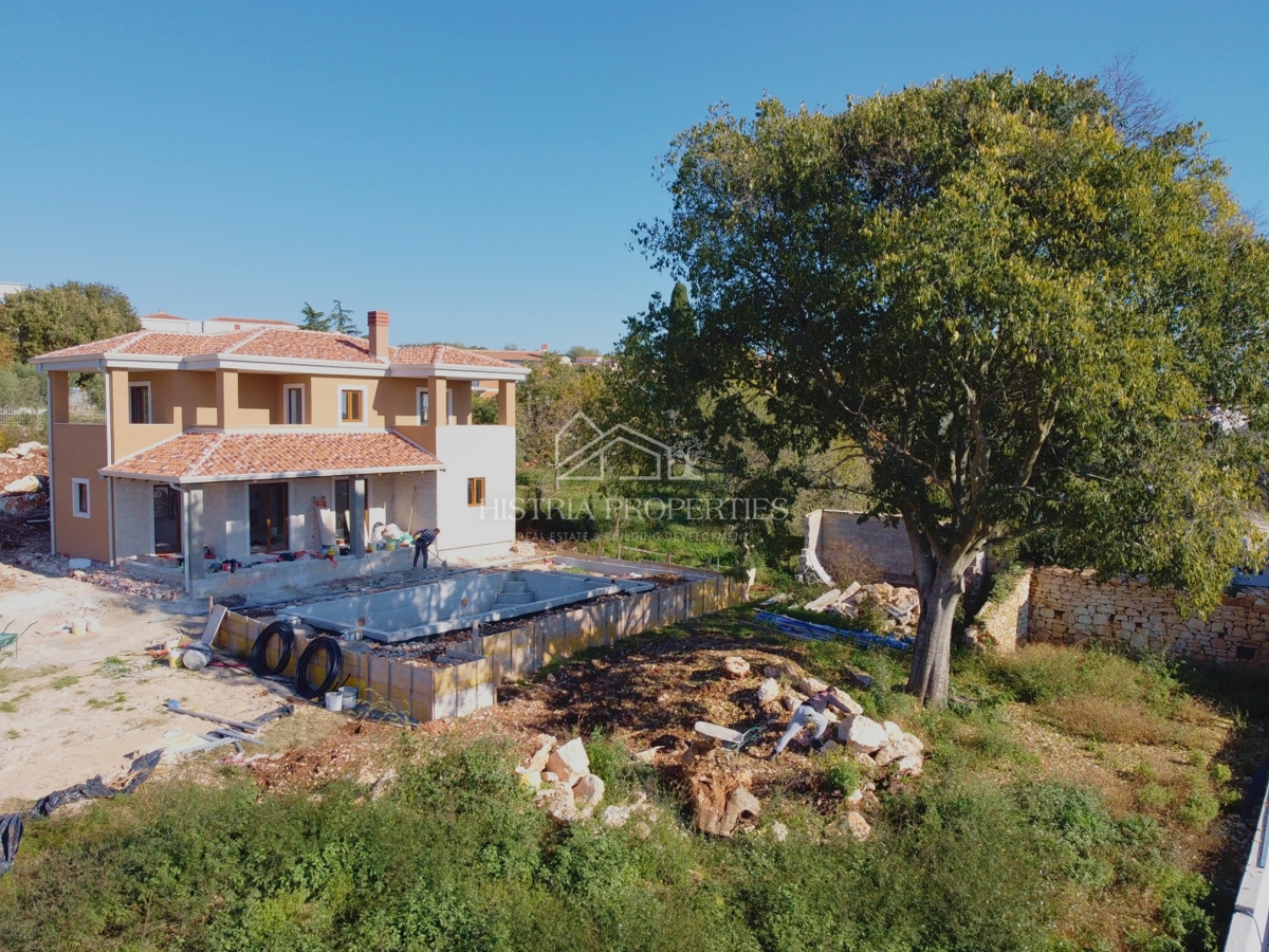 Novogradnja v tradicionalnem slogu s pogledom na morje iz vsake sobe