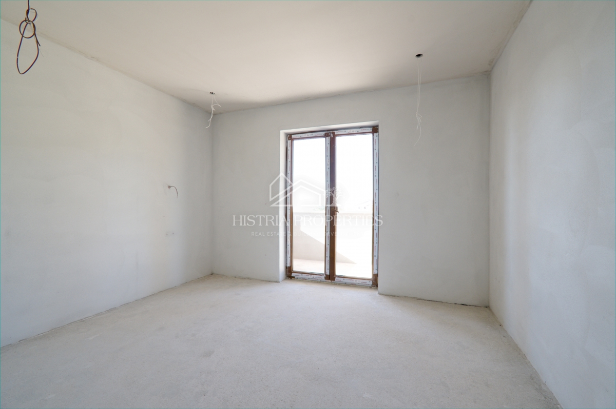 Novogradnja v tradicionalnem slogu s pogledom na morje iz vsake sobe