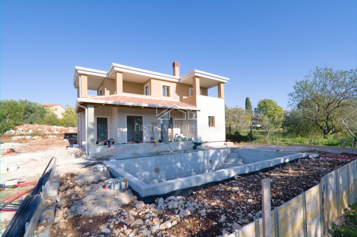 Novogradnja v tradicionalnem slogu s pogledom na morje iz vsake sobe