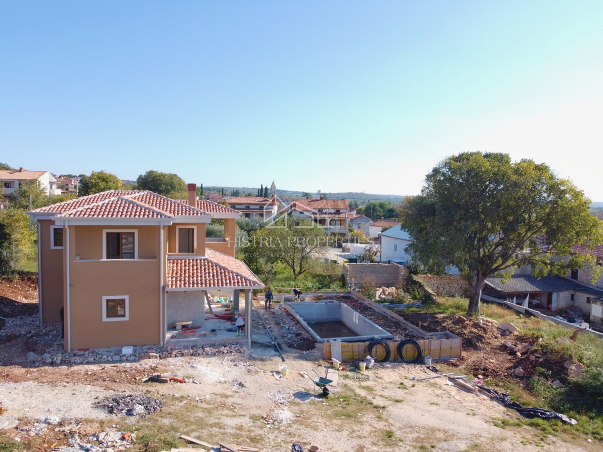 Novogradnja v tradicionalnem slogu s pogledom na morje iz vsake sobe