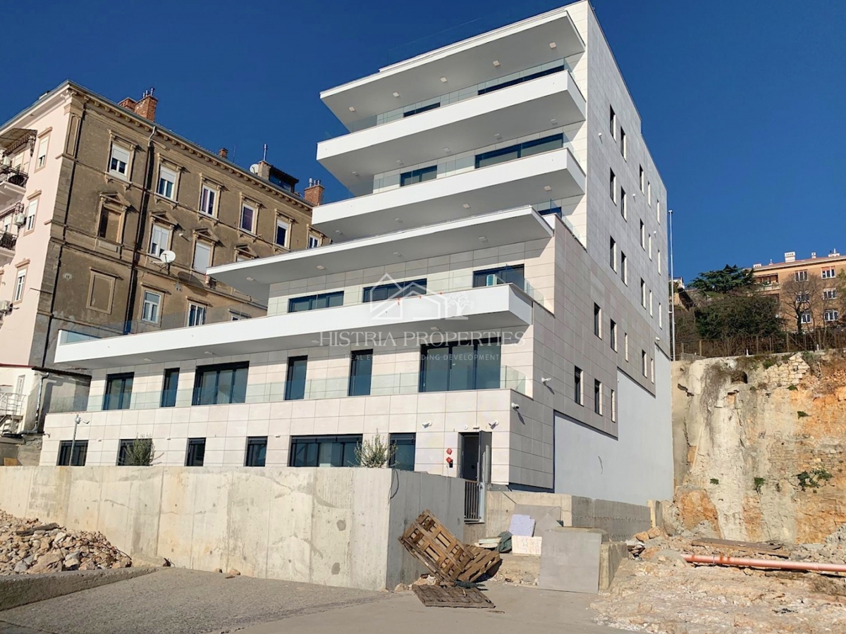 Morje, terasa in vrhunska pametna novogradnja na obali mesta Reka so edinstvena priložnost