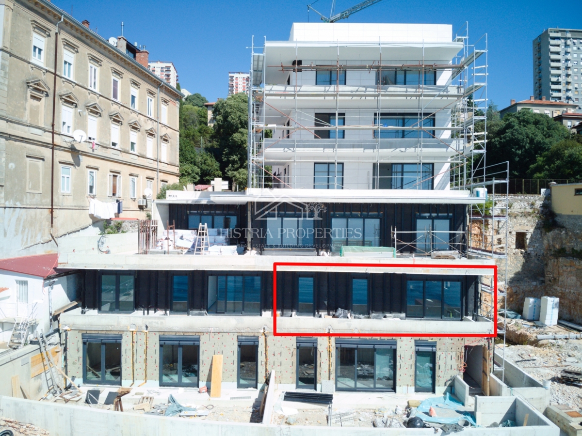 Morje, terasa in vrhunska pametna novogradnja na obali mesta Reka so edinstvena priložnost