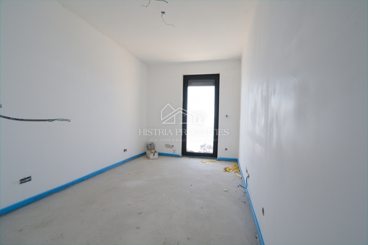 Morje, terasa in vrhunska pametna novogradnja na obali mesta Reka so edinstvena priložnost