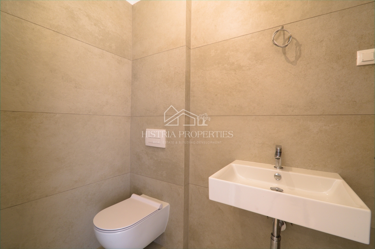 Morje, terasa in vrhunska pametna novogradnja na obali mesta Reka so edinstvena priložnost