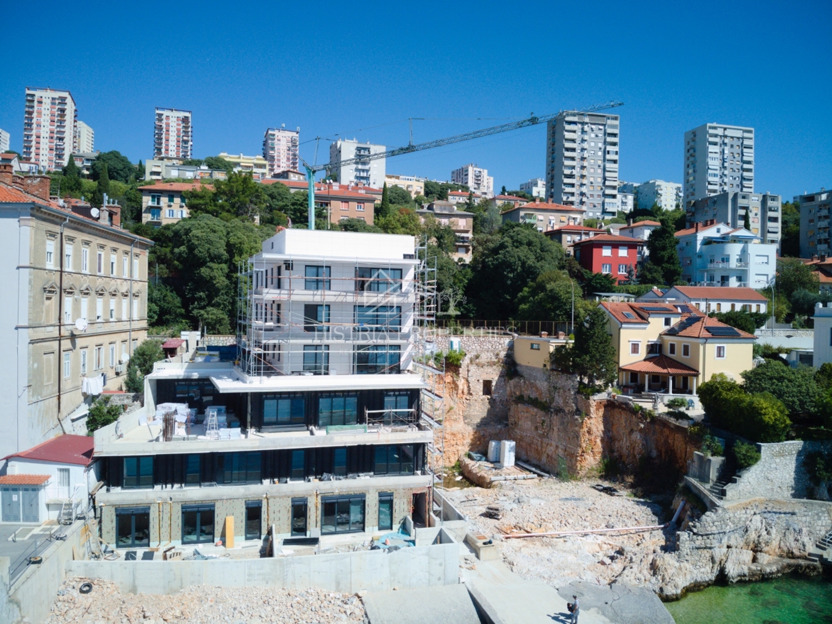 Morje, terasa in vrhunska pametna novogradnja na obali mesta Reka so edinstvena priložnost