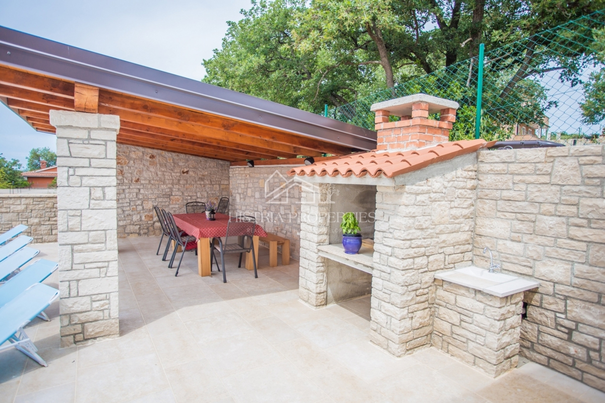 Znana lokacija, blizu mesta Poreč in čudovita hiša z bazenom