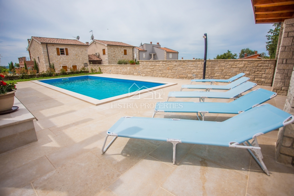 Znana lokacija, blizu mesta Poreč in čudovita hiša z bazenom