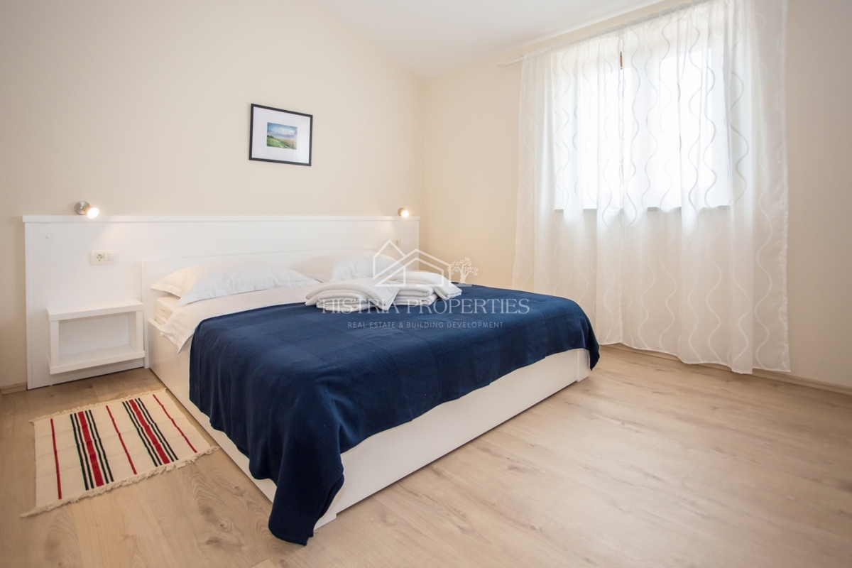 Znana lokacija, blizu mesta Poreč in čudovita hiša z bazenom