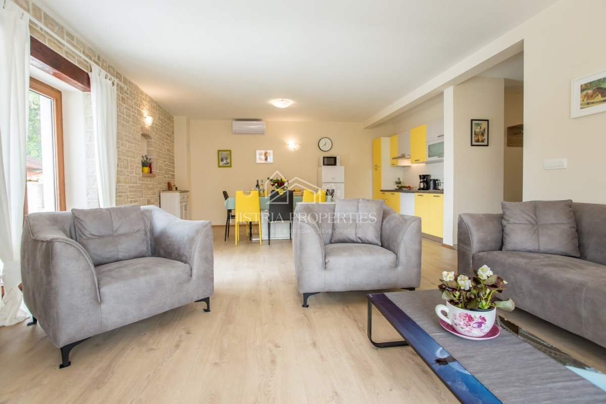 Znana lokacija, blizu mesta Poreč in čudovita hiša z bazenom