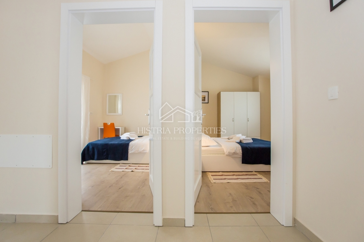 Znana lokacija, blizu mesta Poreč in čudovita hiša z bazenom