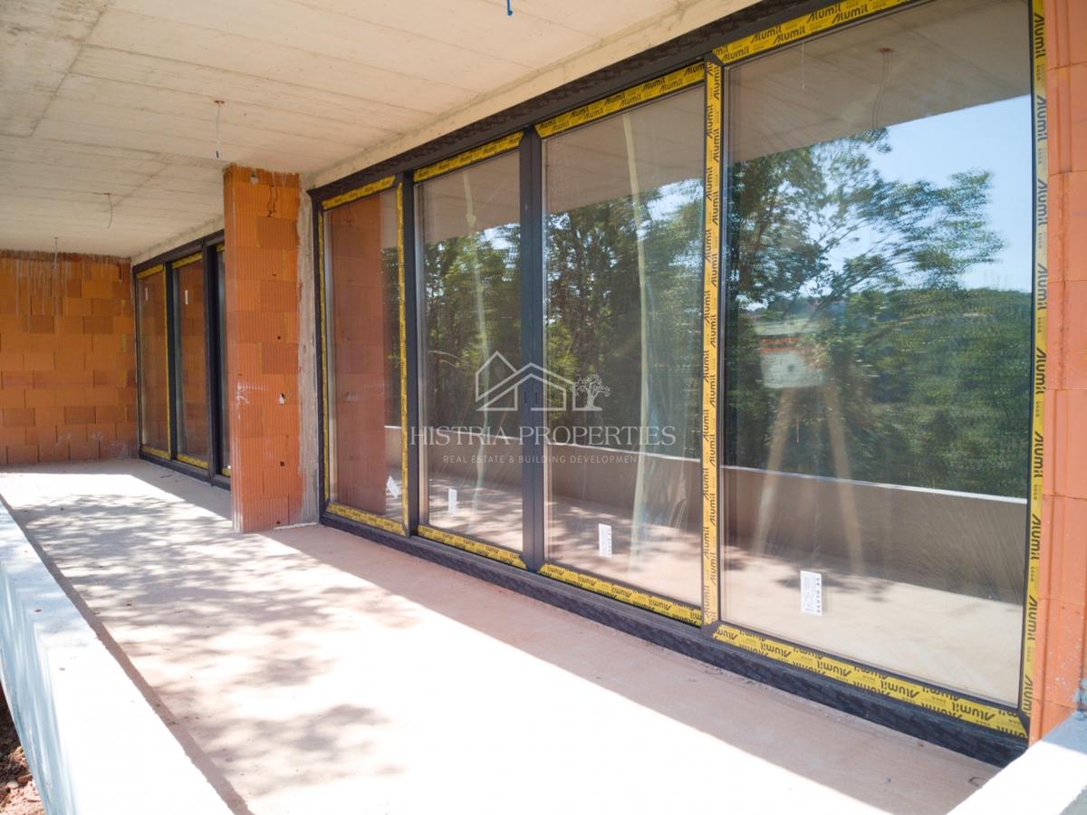 Prostorno in sončno stanovanje z veliko teraso v bližini Rovinja