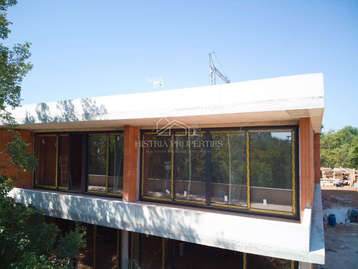 Prostorno in sončno stanovanje z veliko teraso v bližini Rovinja