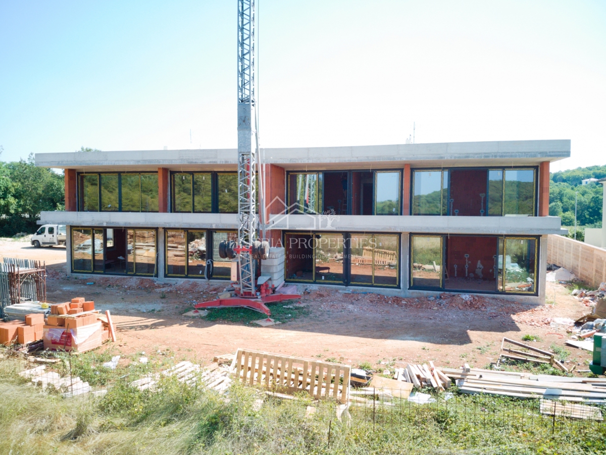 Prostorno in sončno stanovanje z veliko teraso v bližini Rovinja