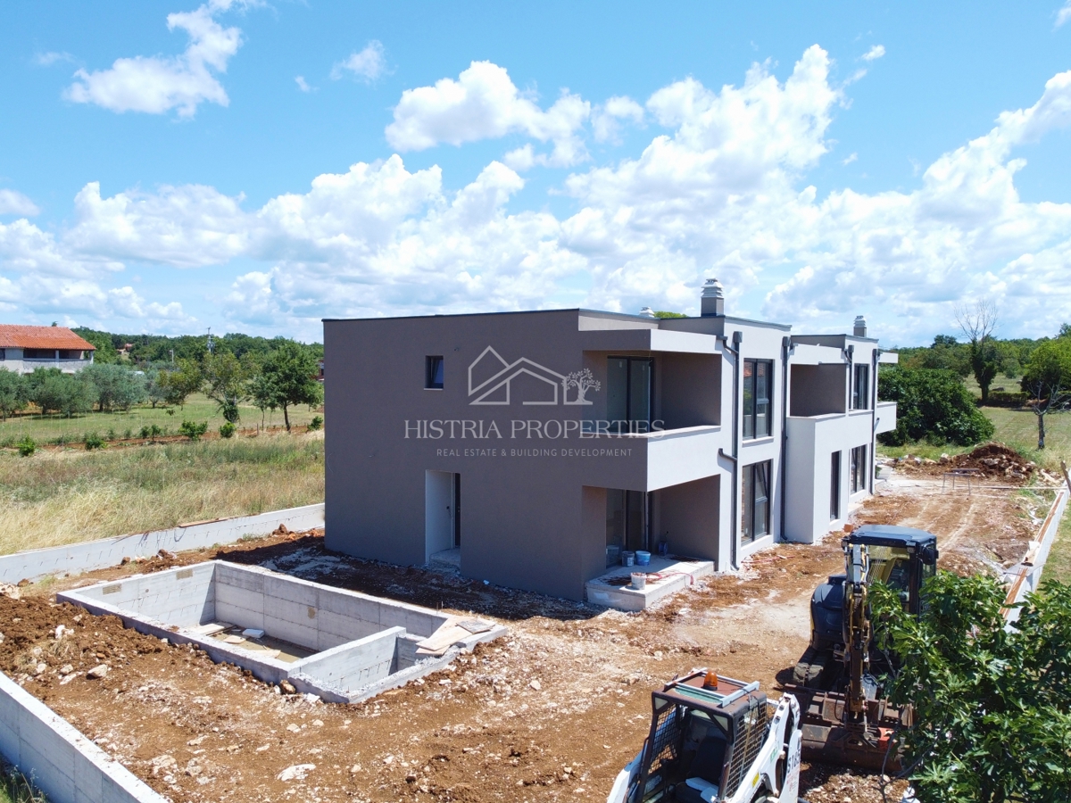 Stanovanje z bazenom v novogradnji 4 km od Poreča