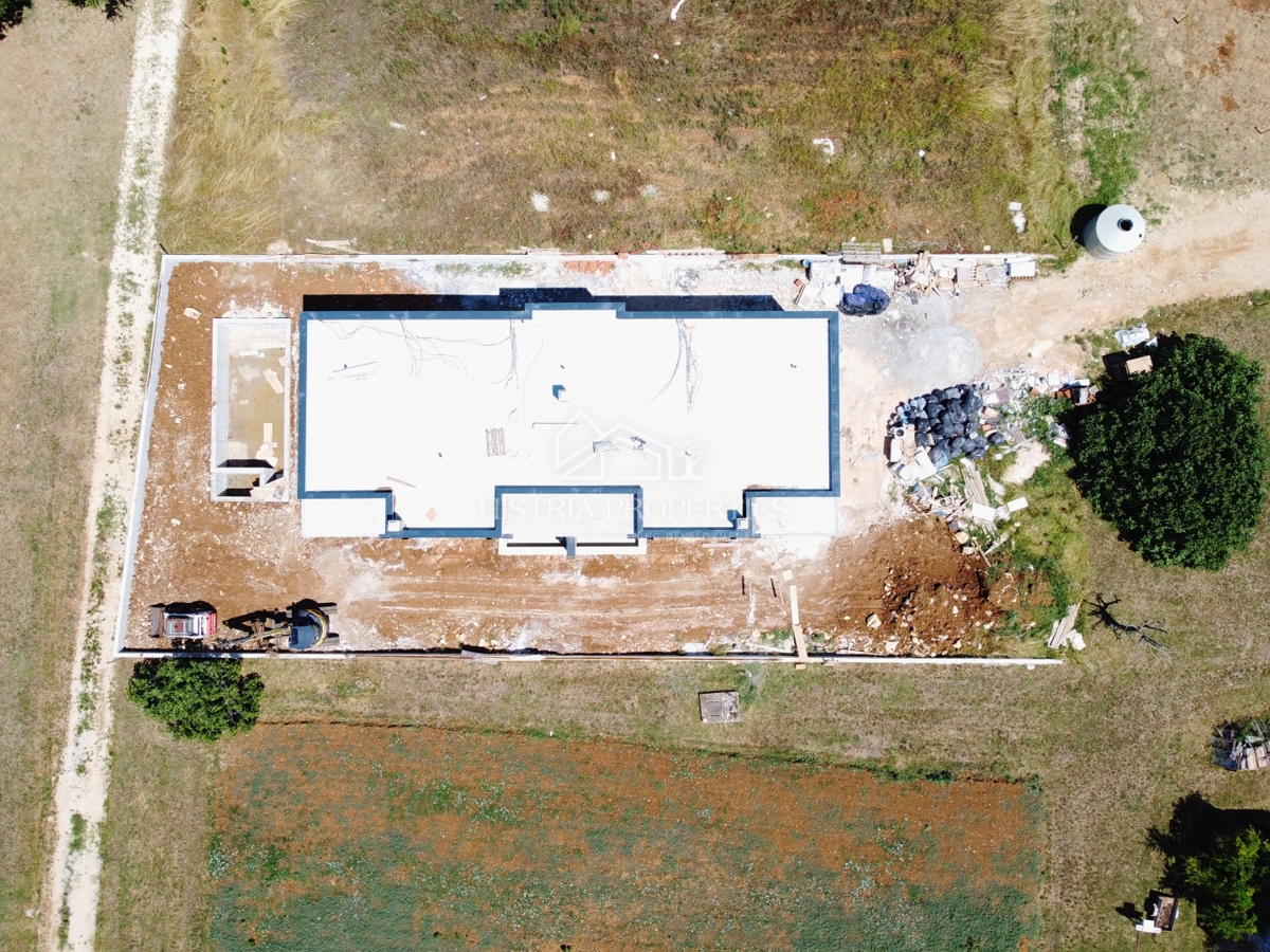 Stanovanje z bazenom v novogradnji 4 km od Poreča