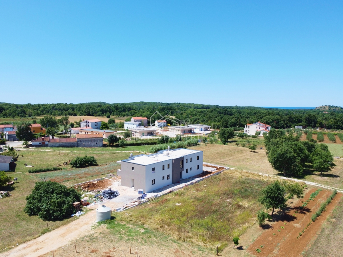 Stanovanje z bazenom v novogradnji 4 km od Poreča