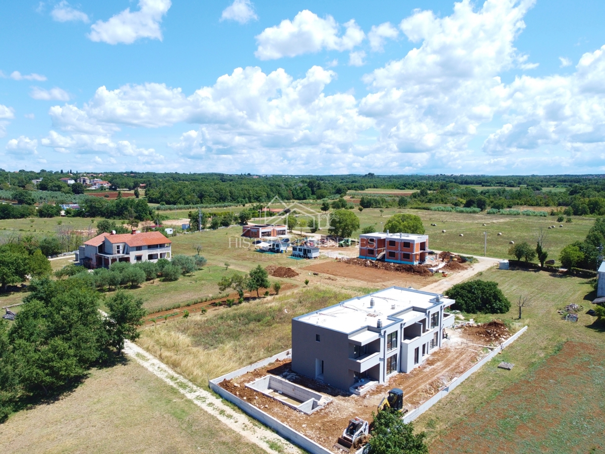 Stanovanje z bazenom v novogradnji 4 km od Poreča