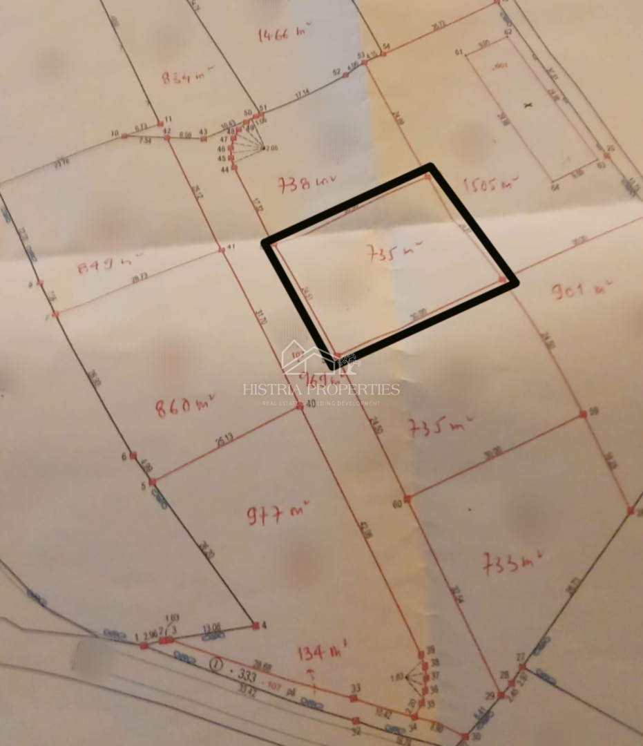 Pravilno oblikovano zemljišče s pogledom na morje v bližini Poreča