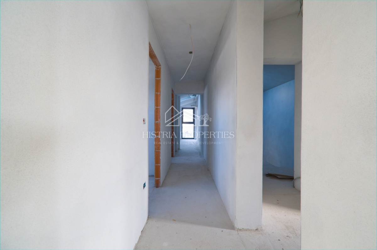 Blizu morja in udobno družinsko stanovanje v novogradnji v bližini Poreča