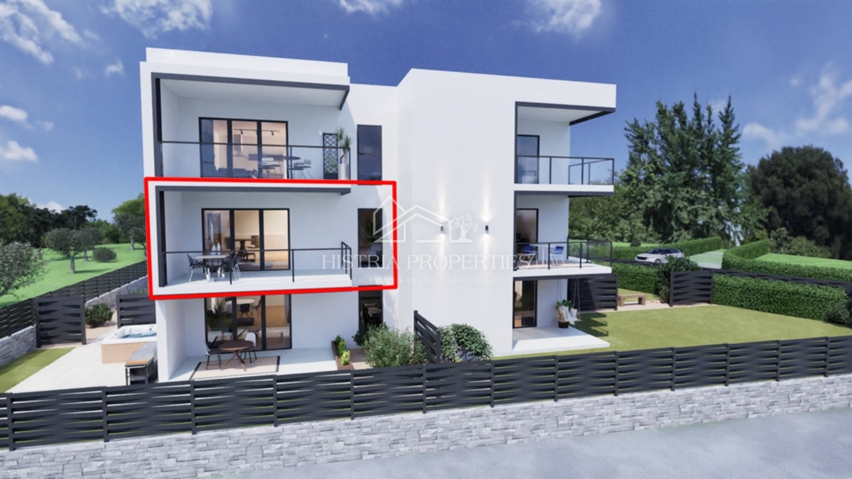 Plaža v hoje oddaljenosti in stanovanje s teraso na privlačni lokaciji