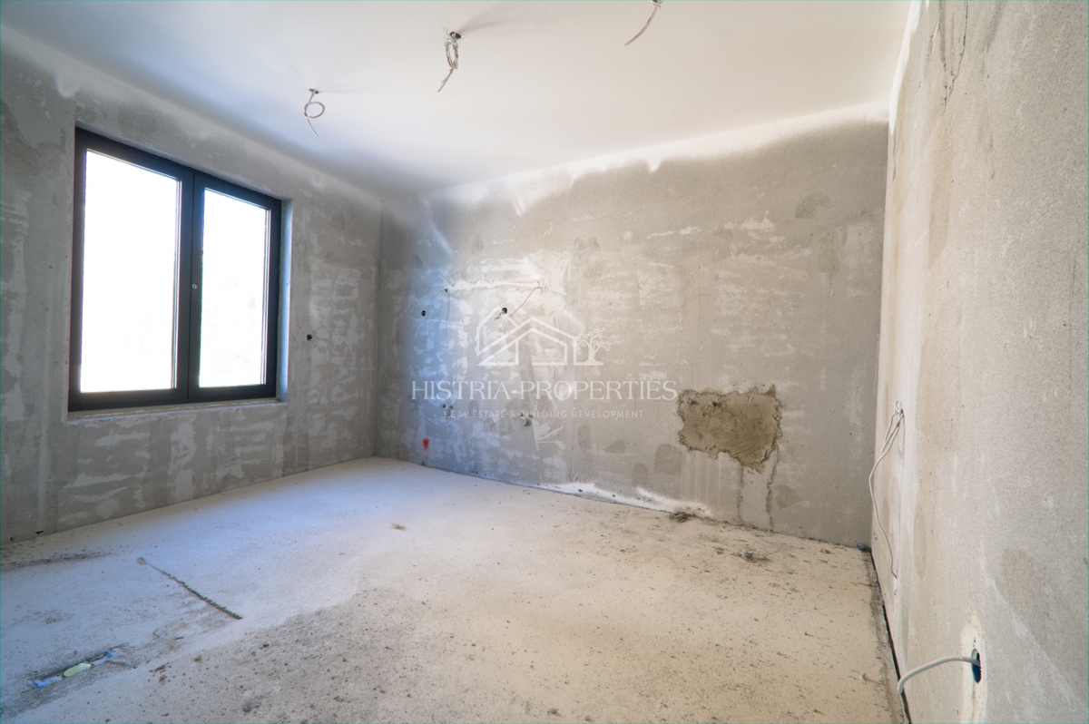 Fantastično stanovanje v 1. vrsti do morja v kakovostni novogradnji z neprecenljivim razgledom