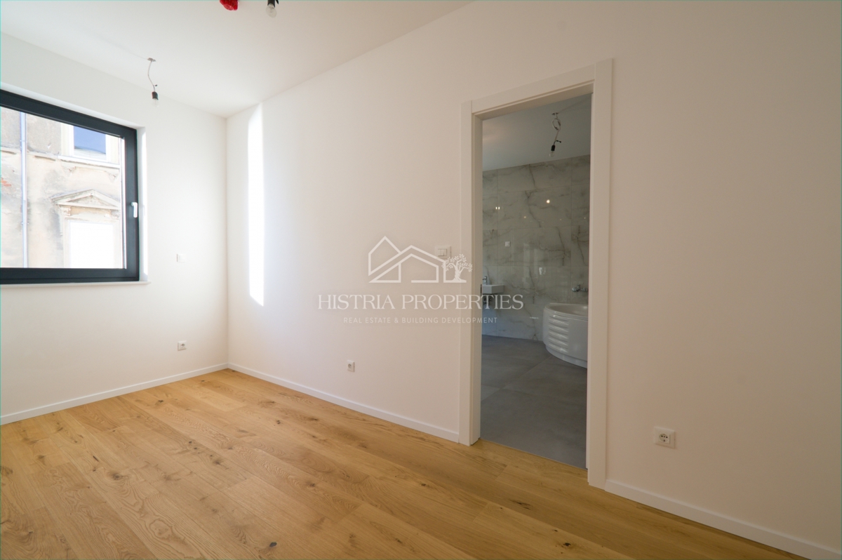 Fantastično stanovanje v 1. vrsti do morja v kakovostni novogradnji z neprecenljivim razgledom