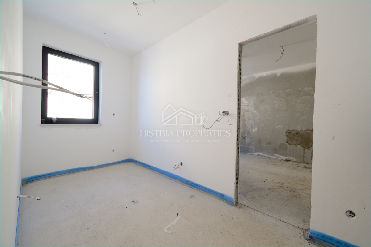 Fantastično stanovanje v 1. vrsti do morja v kakovostni novogradnji z neprecenljivim razgledom