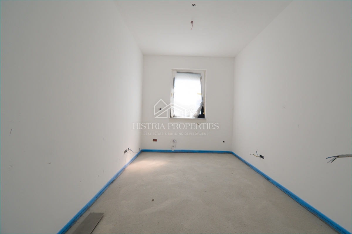 Fantastično stanovanje v 1. vrsti do morja v kakovostni novogradnji z neprecenljivim razgledom