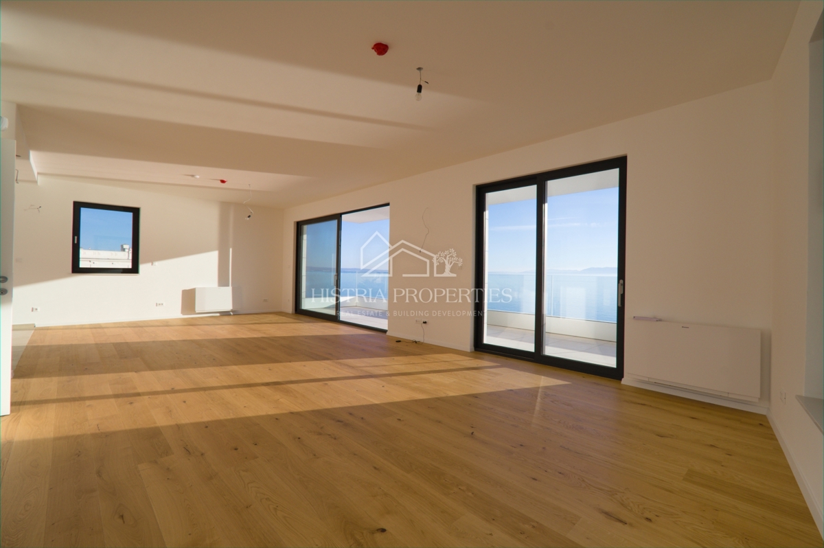 Fantastično stanovanje v 1. vrsti do morja v kakovostni novogradnji z neprecenljivim razgledom