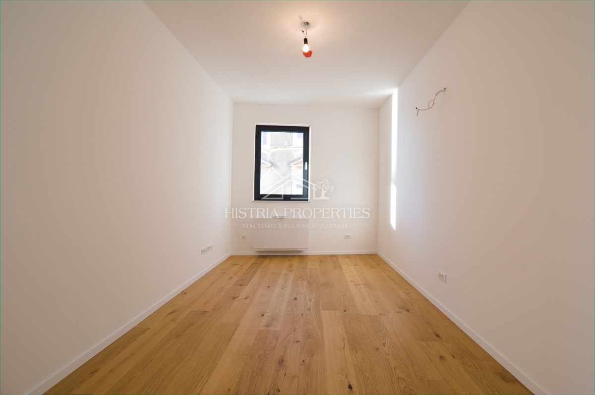 Fantastično stanovanje v 1. vrsti do morja v kakovostni novogradnji z neprecenljivim razgledom