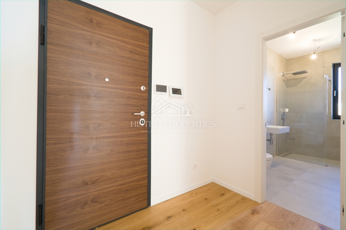 Fantastično stanovanje v 1. vrsti do morja v kakovostni novogradnji z neprecenljivim razgledom