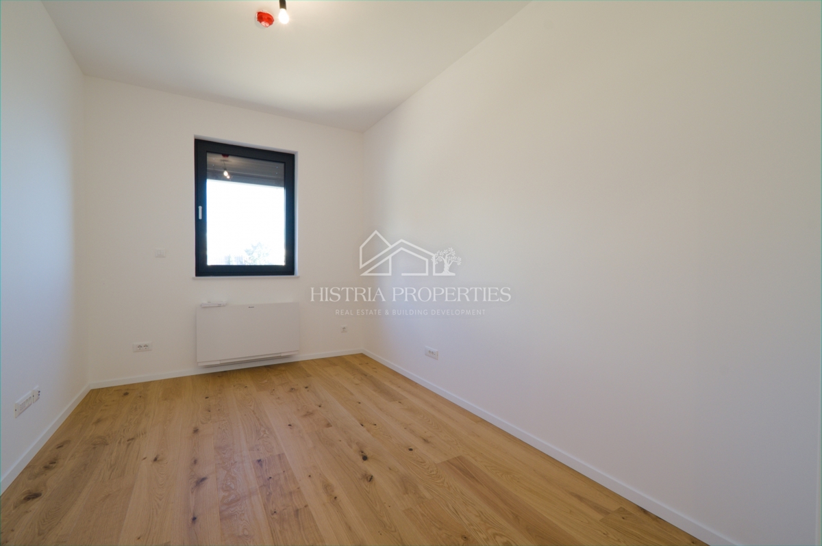 Fantastično stanovanje v 1. vrsti do morja v kakovostni novogradnji z neprecenljivim razgledom