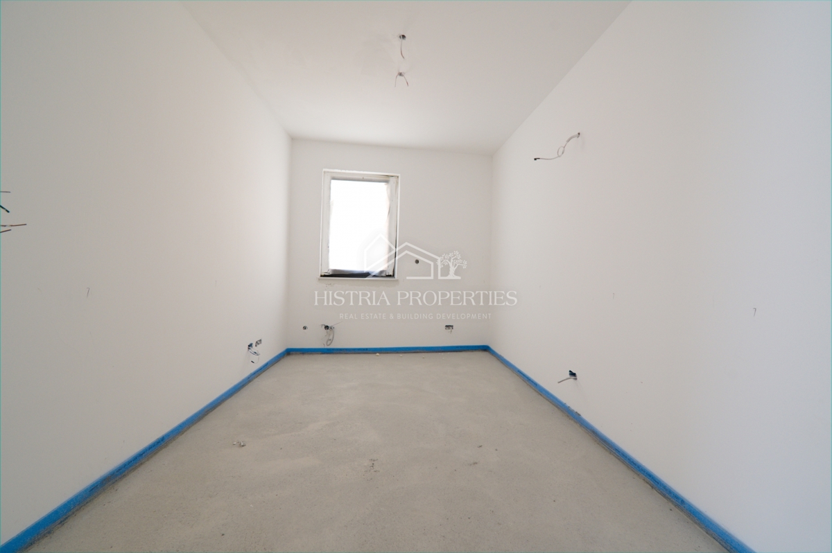 Fantastično stanovanje v 1. vrsti do morja v kakovostni novogradnji z neprecenljivim razgledom