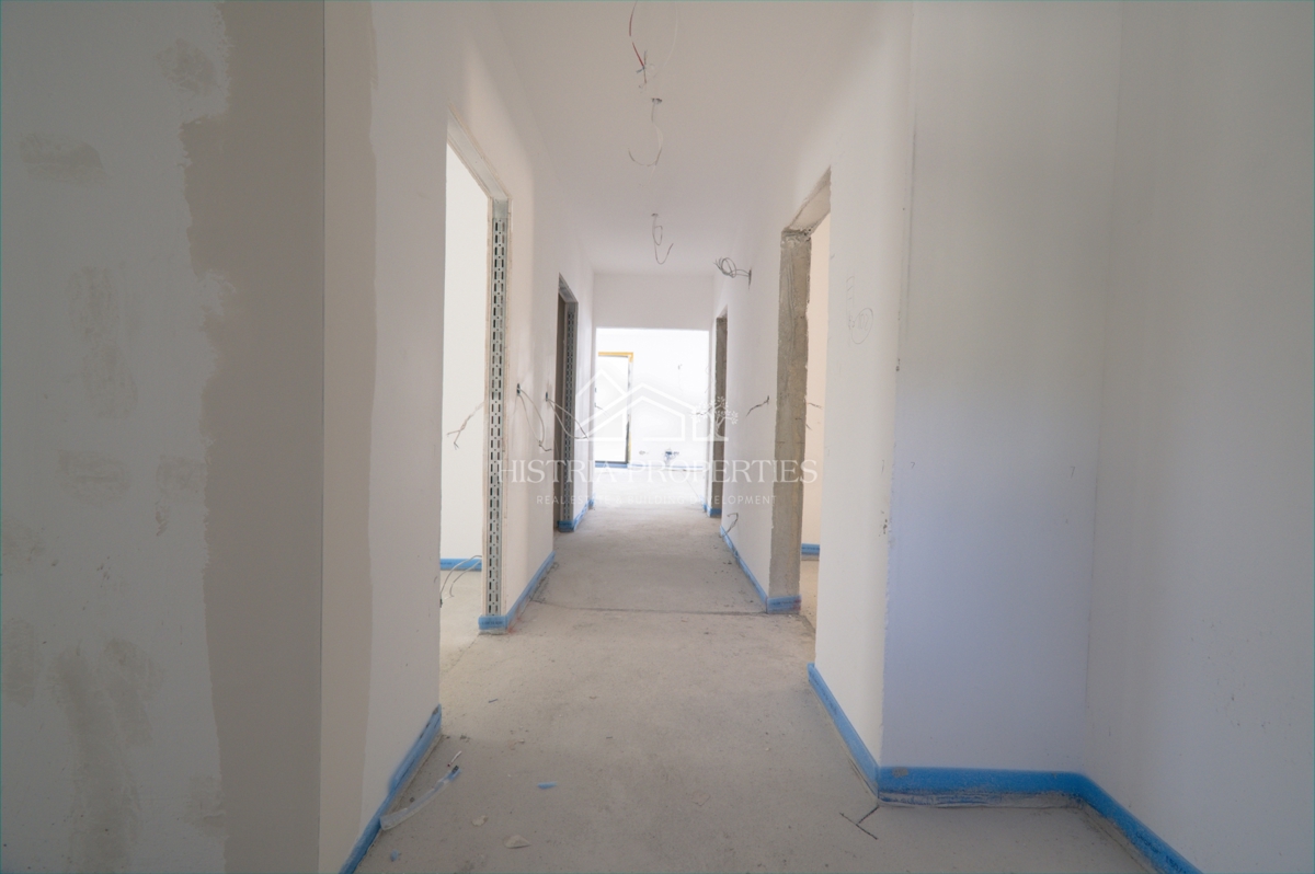 Fantastično stanovanje v 1. vrsti do morja v kakovostni novogradnji z neprecenljivim razgledom