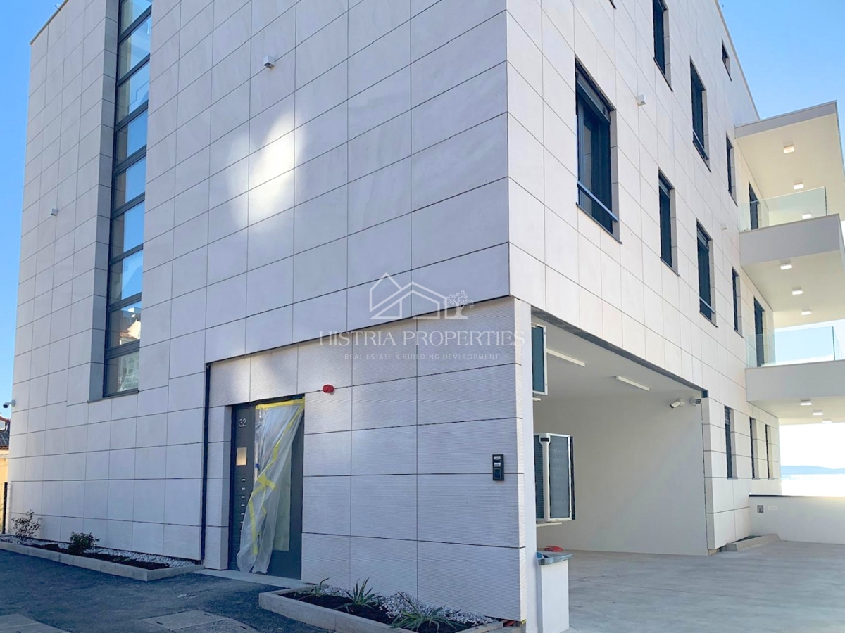 Fantastično stanovanje v 1. vrsti do morja v kakovostni novogradnji z neprecenljivim razgledom