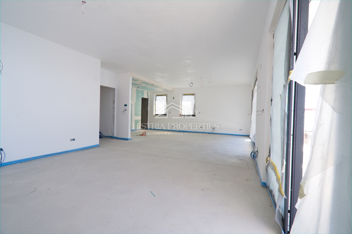 Fantastično stanovanje v 1. vrsti do morja v kakovostni novogradnji z neprecenljivim razgledom