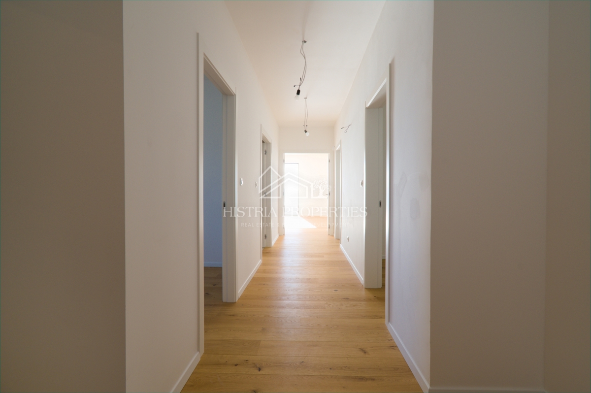 Fantastično stanovanje v 1. vrsti do morja v kakovostni novogradnji z neprecenljivim razgledom