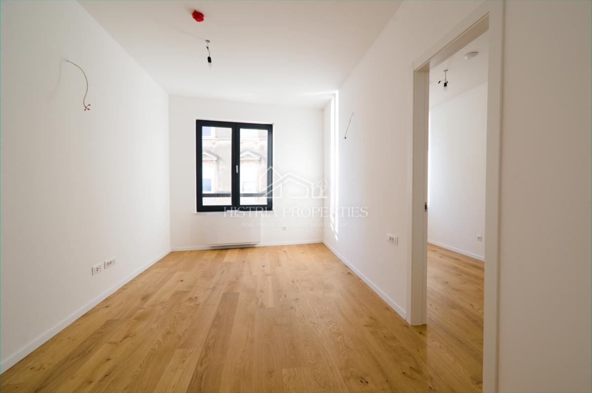 Fantastično stanovanje v 1. vrsti do morja v kakovostni novogradnji z neprecenljivim razgledom