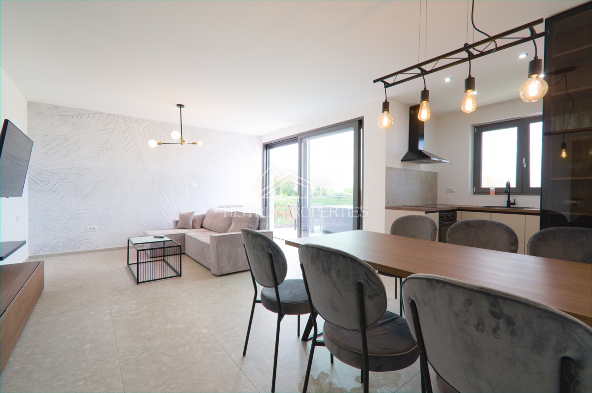 Privlačno stanovanje z dvema terasama, jacuzzijem in panoramskim razgledom v bližini morja