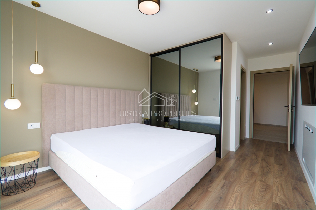 Privlačno stanovanje z dvema terasama, jacuzzijem in panoramskim razgledom v bližini morja