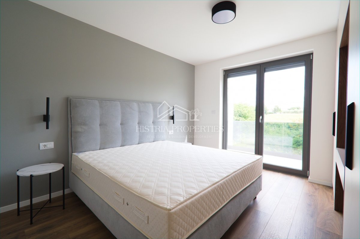 Privlačno stanovanje z dvema terasama, jacuzzijem in panoramskim razgledom v bližini morja