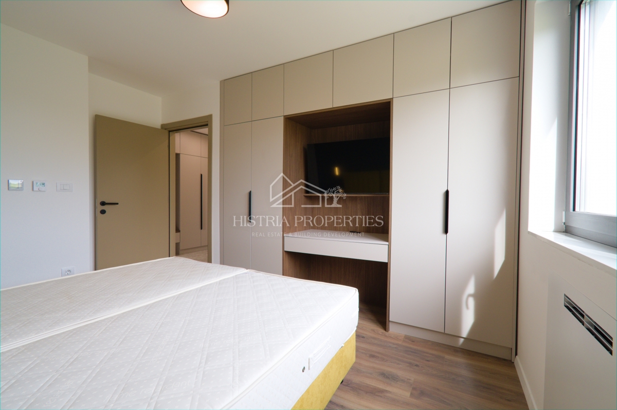 Privlačno stanovanje z dvema terasama, jacuzzijem in panoramskim razgledom v bližini morja