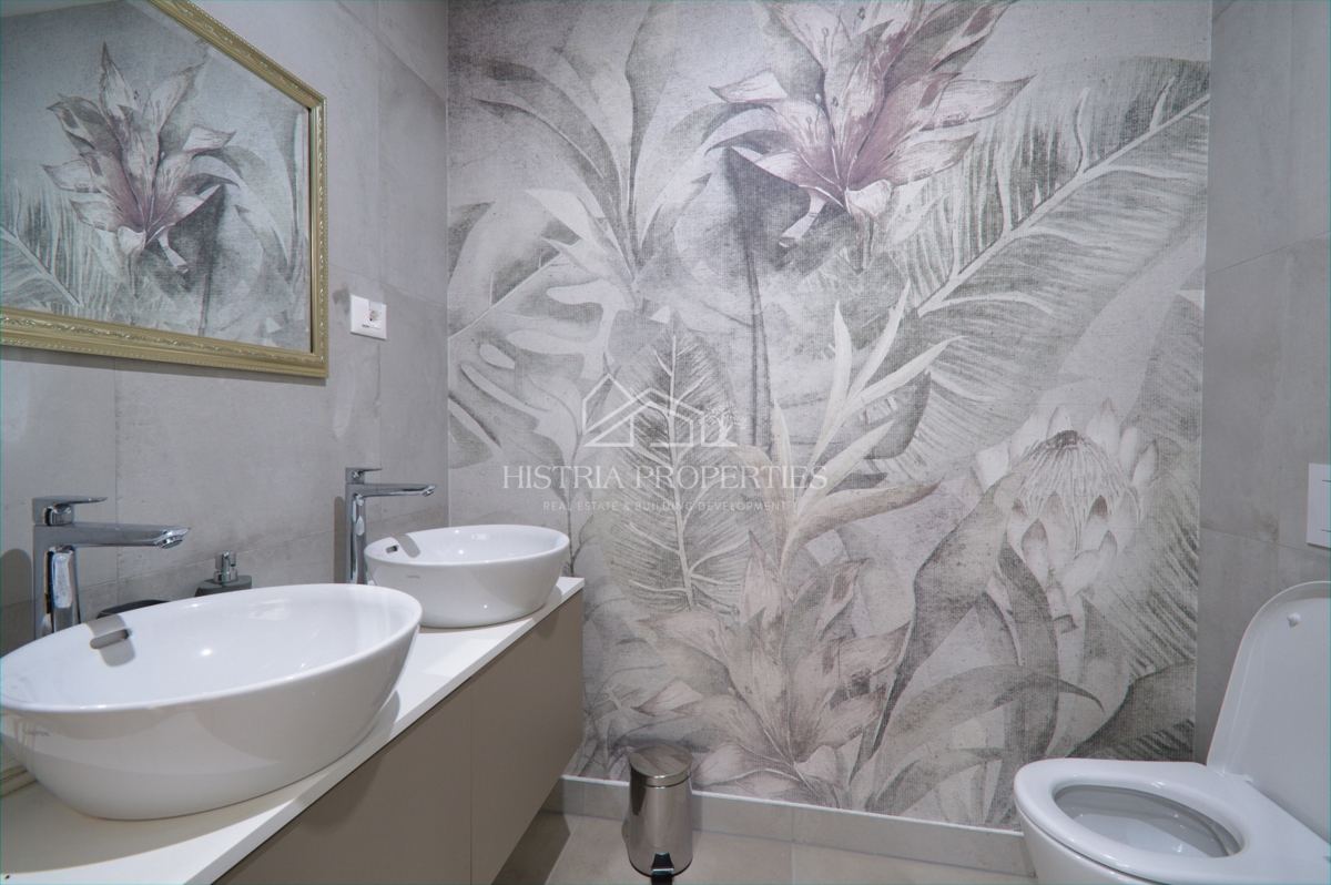 Privlačno stanovanje z dvema terasama, jacuzzijem in panoramskim razgledom v bližini morja