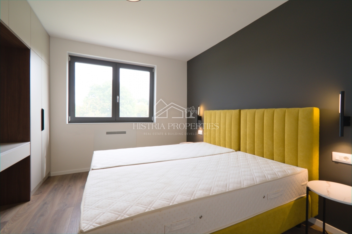 Privlačno stanovanje z dvema terasama, jacuzzijem in panoramskim razgledom v bližini morja