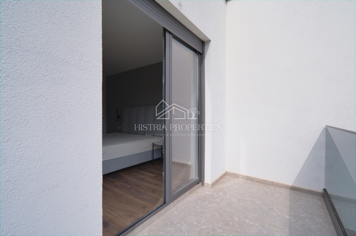 Privlačno stanovanje z dvema terasama, jacuzzijem in panoramskim razgledom v bližini morja