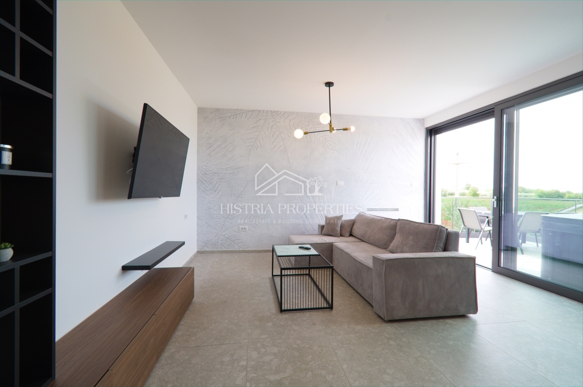 Privlačno stanovanje z dvema terasama, jacuzzijem in panoramskim razgledom v bližini morja