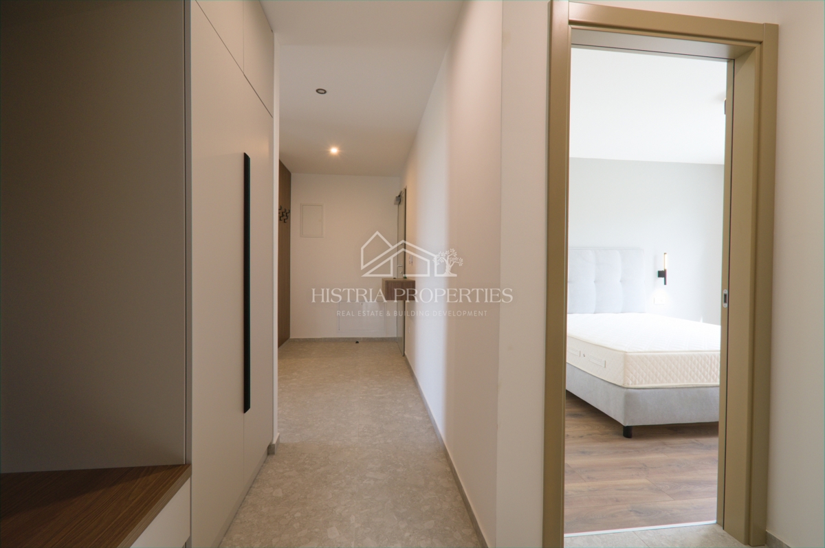 Privlačno stanovanje z dvema terasama, jacuzzijem in panoramskim razgledom v bližini morja