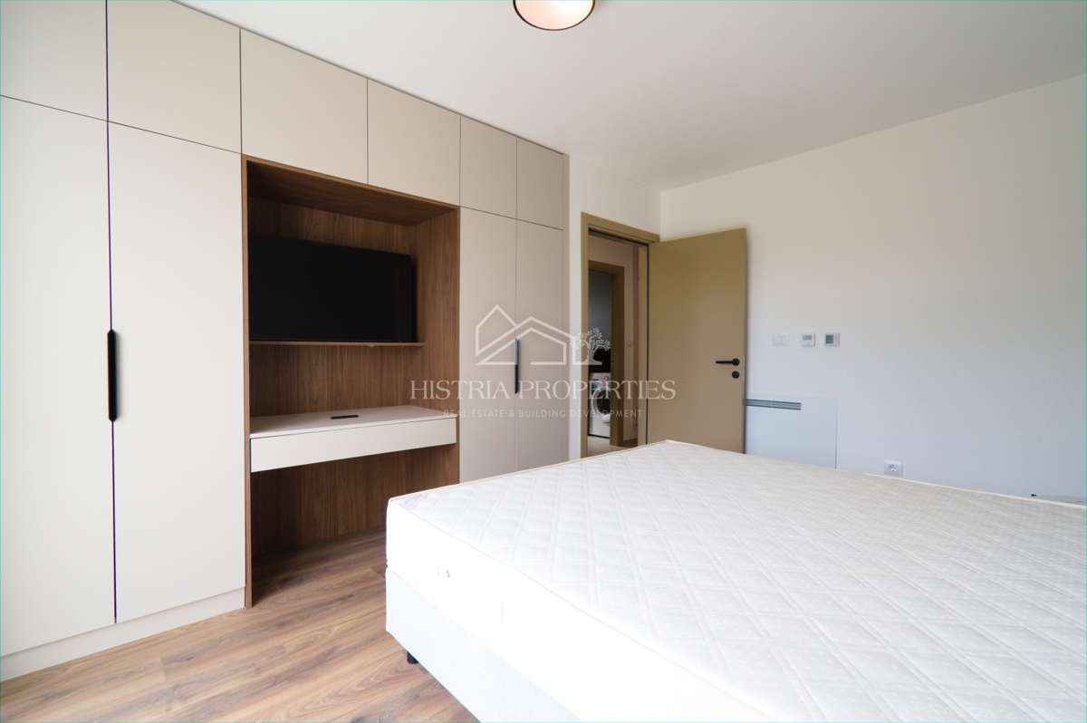 Privlačno stanovanje z dvema terasama, jacuzzijem in panoramskim razgledom v bližini morja