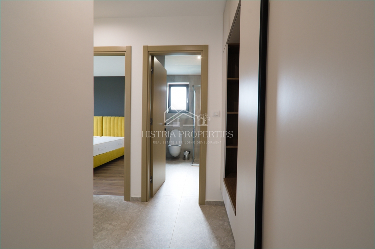 Privlačno stanovanje z dvema terasama, jacuzzijem in panoramskim razgledom v bližini morja