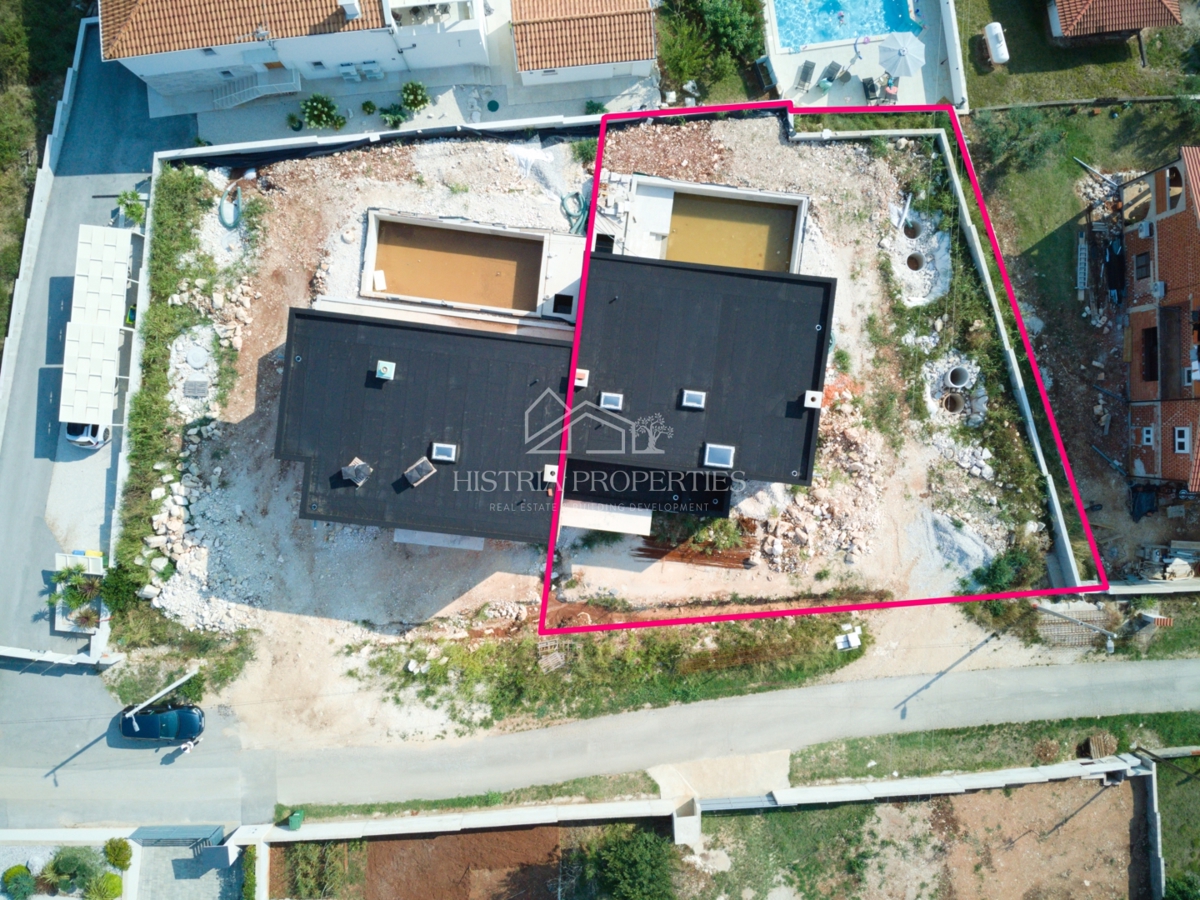 Razkošna vila z razgledom, ki napolni dan, v pomirjujočem okolju